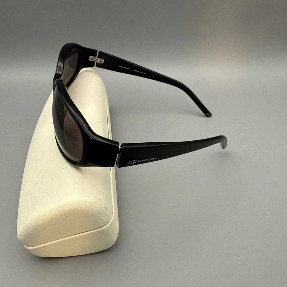 ANNE KLEIN AK5124 Black Oval GRADIENT AUTHENTIC DESIGNER SUNGLASSES 57-16 & Case